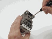 コンタクタ カバー取外し方法3