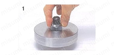 1.取付け部材にボルトを通し、下ナット（凸ナット）をボルトにねじ込んで下さい。