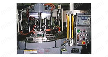 縦型射出成型機