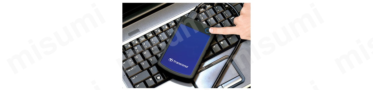 優れた耐衝撃性 SuperSpeed USB 3.0 & Hi-Speed USB 2.0に対応 三層構造の衝撃保護システム ラバー製のアウターケース 衝撃を吸収するハードドライブサスペンション 安全な取外し後にハードドライブを再接続せずにドライブを検出させるクイック認識機能 ワンタッチ自動バックアップボタン 256ビットAES暗号化 Transcend Elite データ管理ソフトウェア