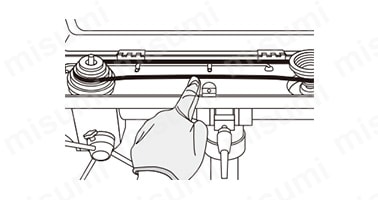 ベルトの張り具合を点検してください。ベルトの中心部を押し付けて（約4～5kg）1cm程度たわむようにしてください。