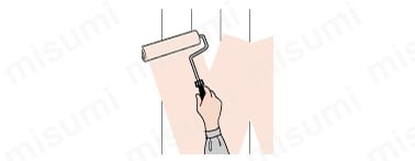 ローラーで塗る場合は受け皿でたっぷり塗料を含ませ、Wの文字を描くように塗り、上からWの文字を消すように上下に動かして塗る。一度に厚塗りせず2回塗りで仕上げると美しく仕上がる。