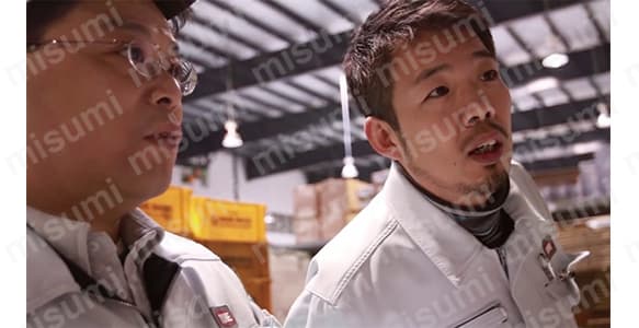 ひと昔前なら、気にもされなかった工具のデザイン。プロの現場では「機能的で頑丈なら、見栄えはどうでもいい」とされてきた業界で、TONEもまた「質実剛健」をよしとする工具メーカーだった。