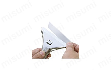 ねじ止め式だから刃の交換に工具不要。