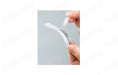 めくりやすくて貼りやすい／ テープの裏面（剥離紙）にもスリットが入っているため、テープをめくりやすく、剥離紙から剥がしやすいので、ラベルの貼り付けもスムーズにできる。