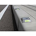 長寿命型ソーラー式LED誘導灯"ルミナスアイ・マイティC"（点滅タイプ）両面LED